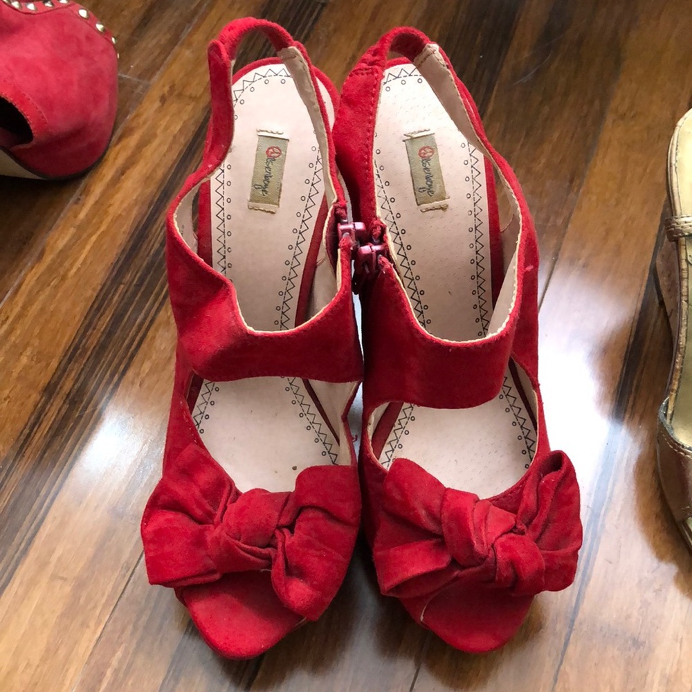 Red bow heels